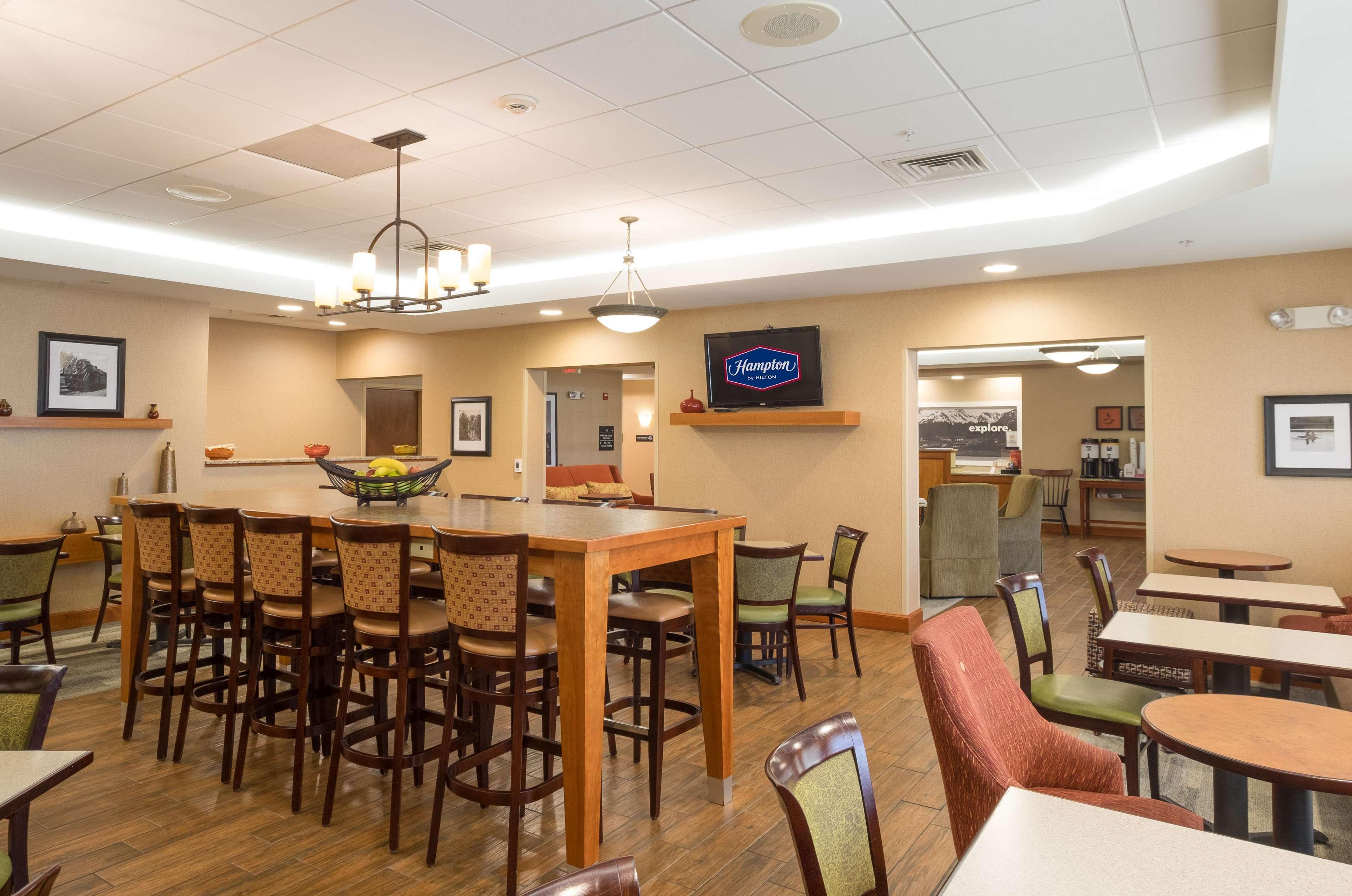 Hampton Inn Waterville Exterior photo