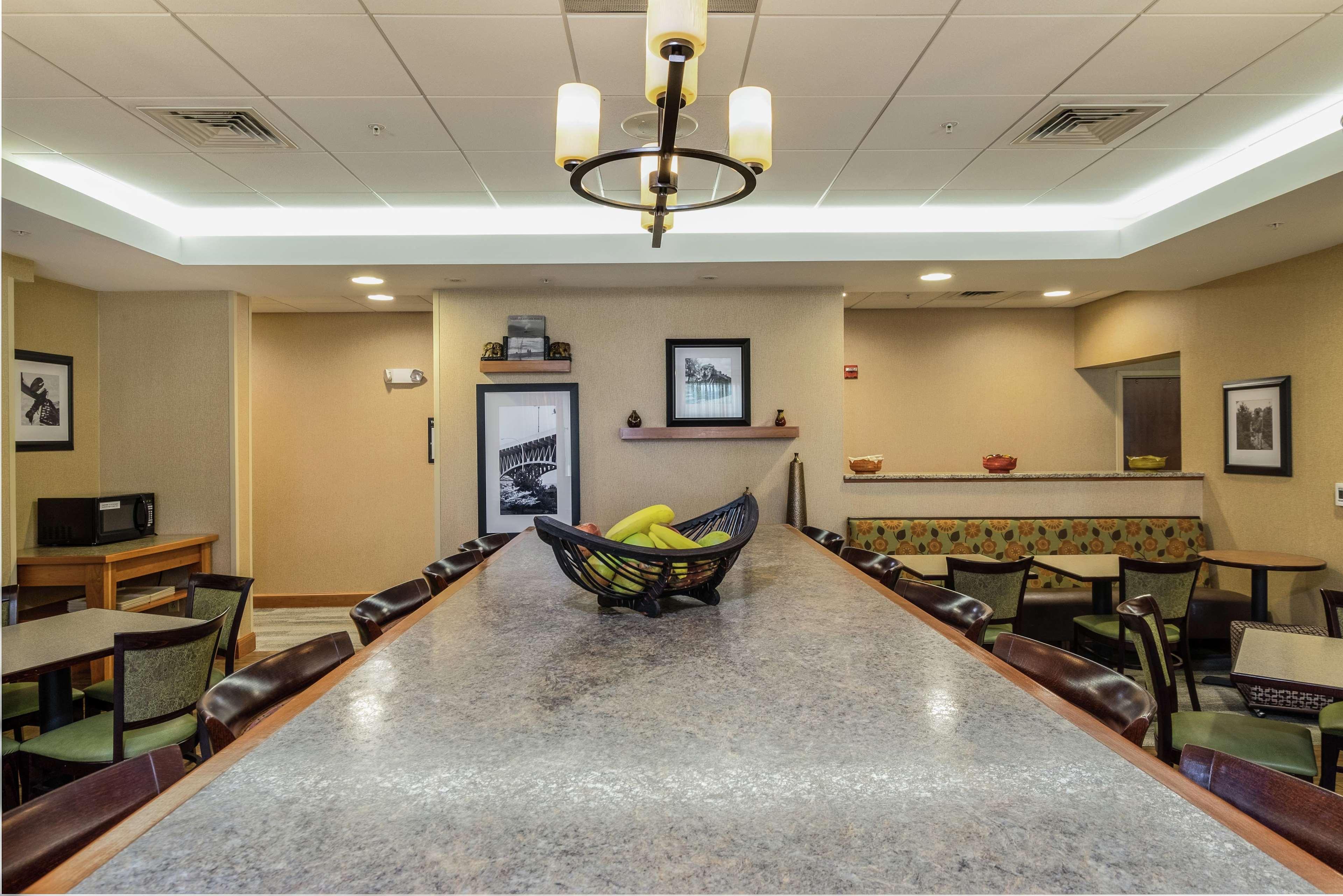 Hampton Inn Waterville Exterior photo