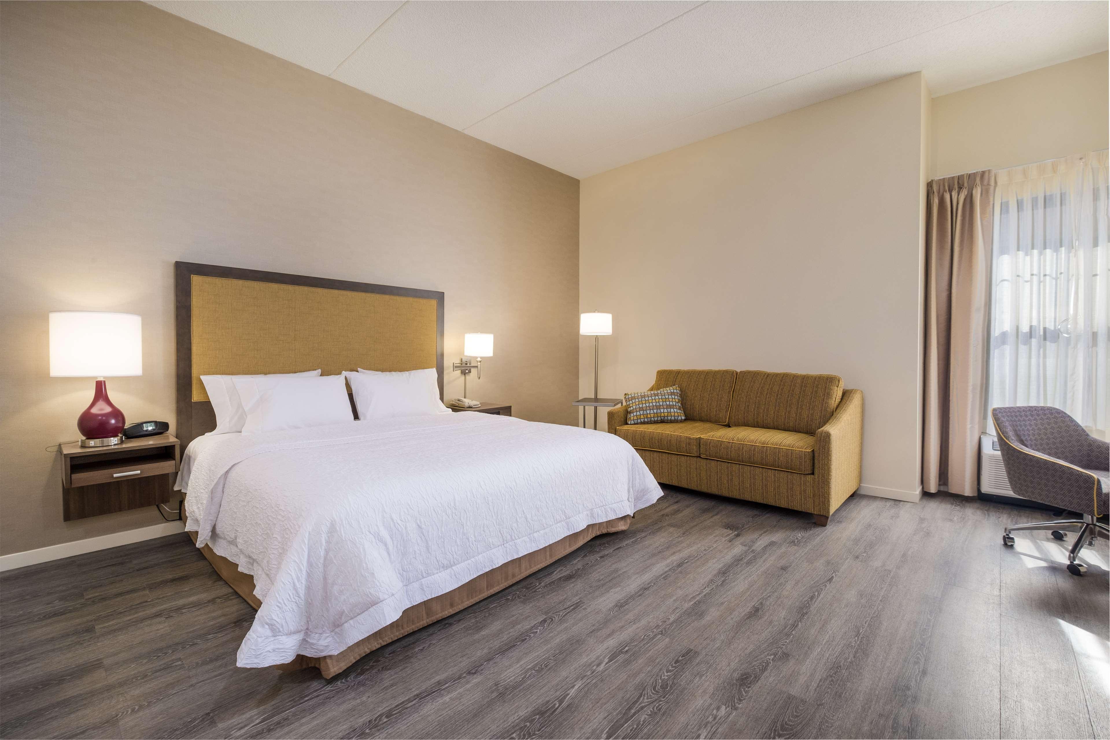 Hampton Inn Waterville Exterior photo